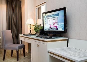 New Plum Garden Seasons Hotel - Shenzhen Zhucun  Екстериор снимка