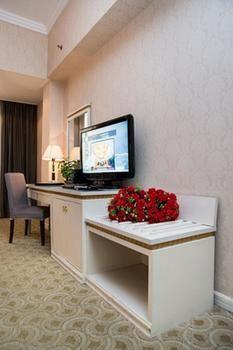 New Plum Garden Seasons Hotel - Shenzhen Zhucun  Екстериор снимка