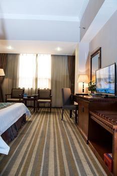 New Plum Garden Seasons Hotel - Shenzhen Zhucun  Екстериор снимка