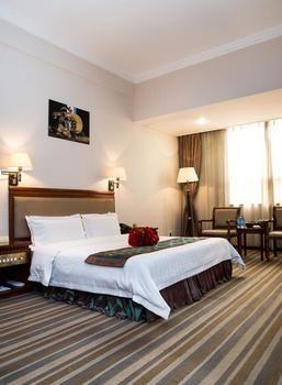 New Plum Garden Seasons Hotel - Shenzhen Zhucun  Екстериор снимка